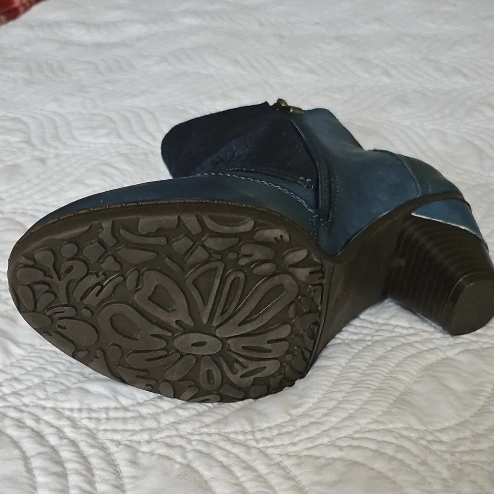 L'Artiste Belgrade Navy Ankle Boots with Gold Accents Sz 38 - Picture 2 of 4